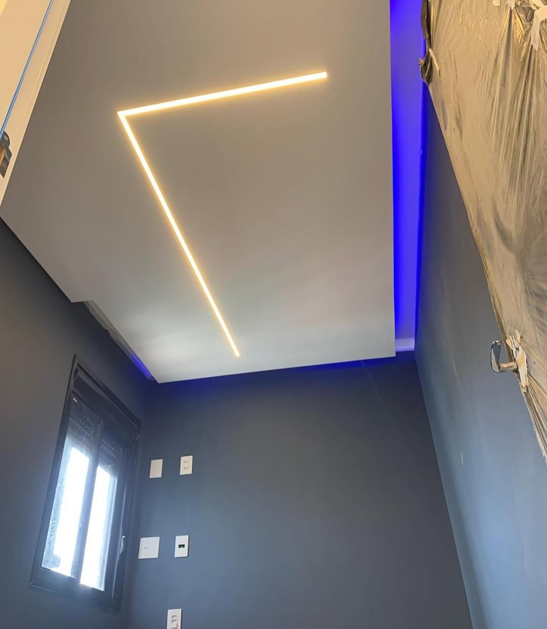 Perfil linear e LED RGB