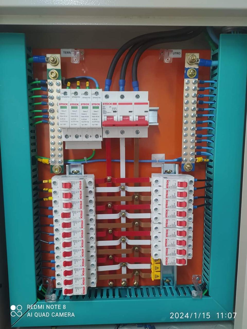 Quadro de distribuição organizado
